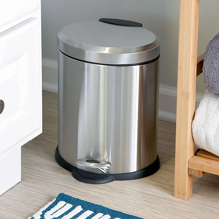 Honey-Can-Do Stainless Steel Oval Step Trash Can With Lid, Silver, 1.32 Gallon (TRS-01448) - Image 3